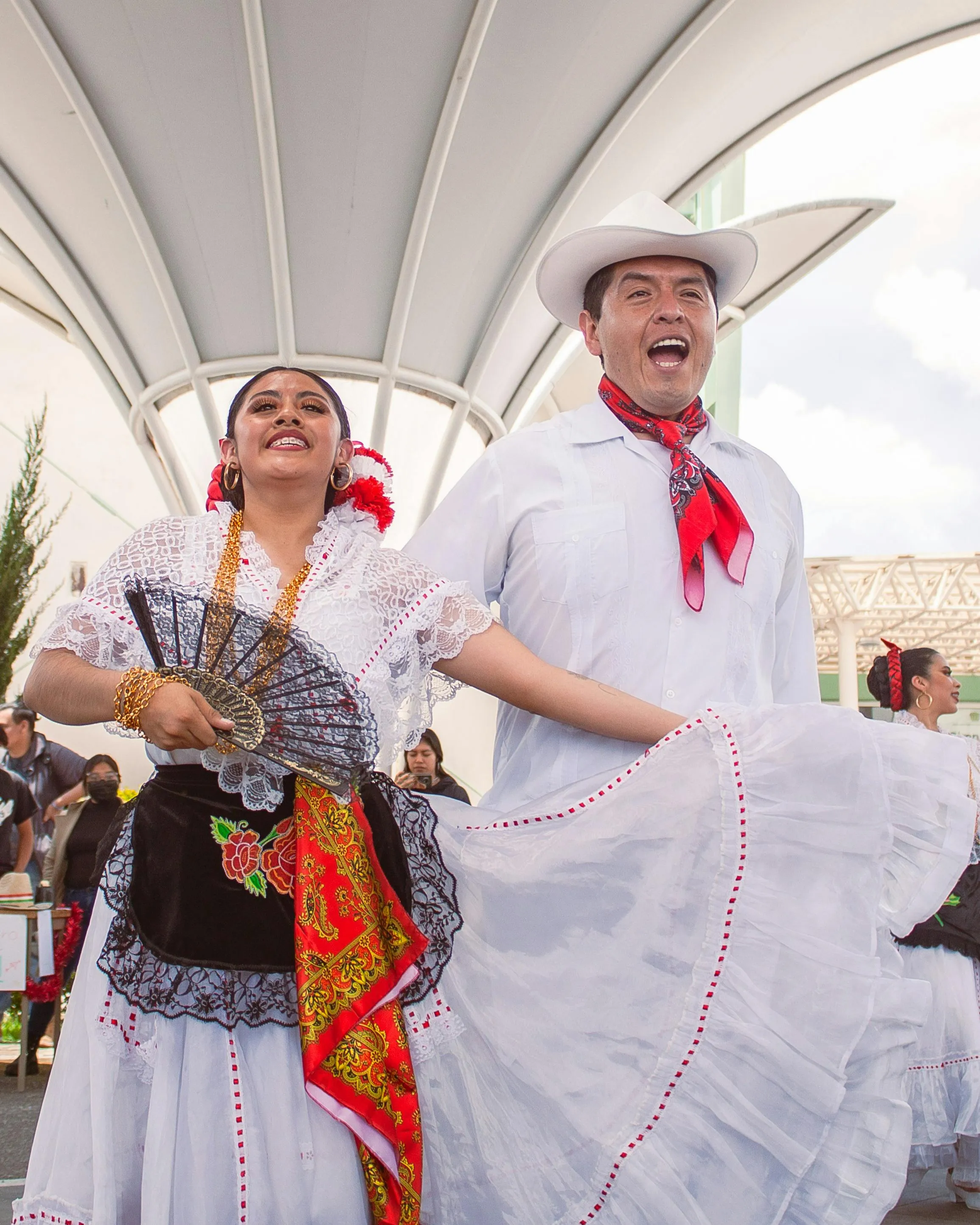 Parella ballant balls tradicionals d'una regió de Sud Amèrica