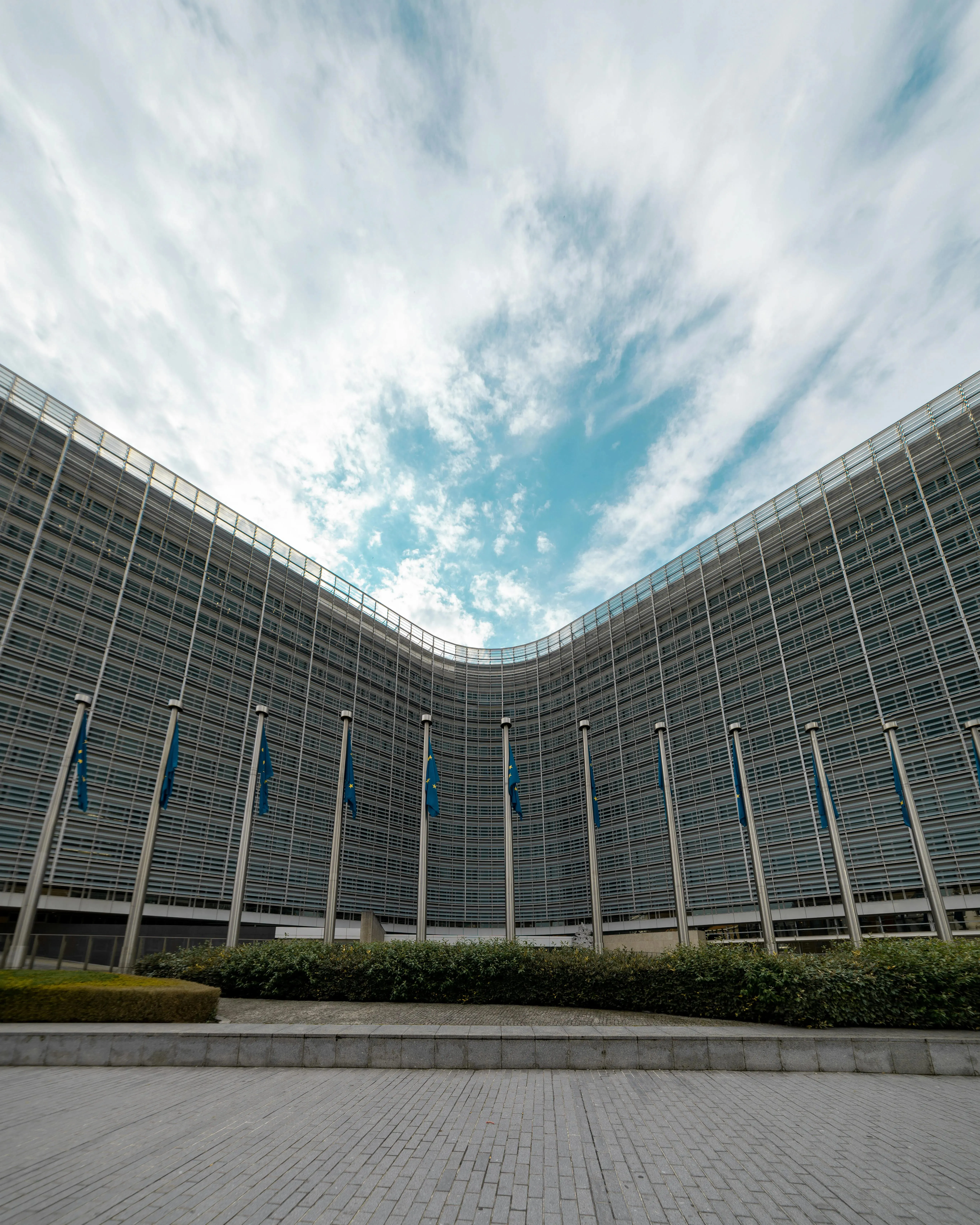 Edifici amb banderes europees