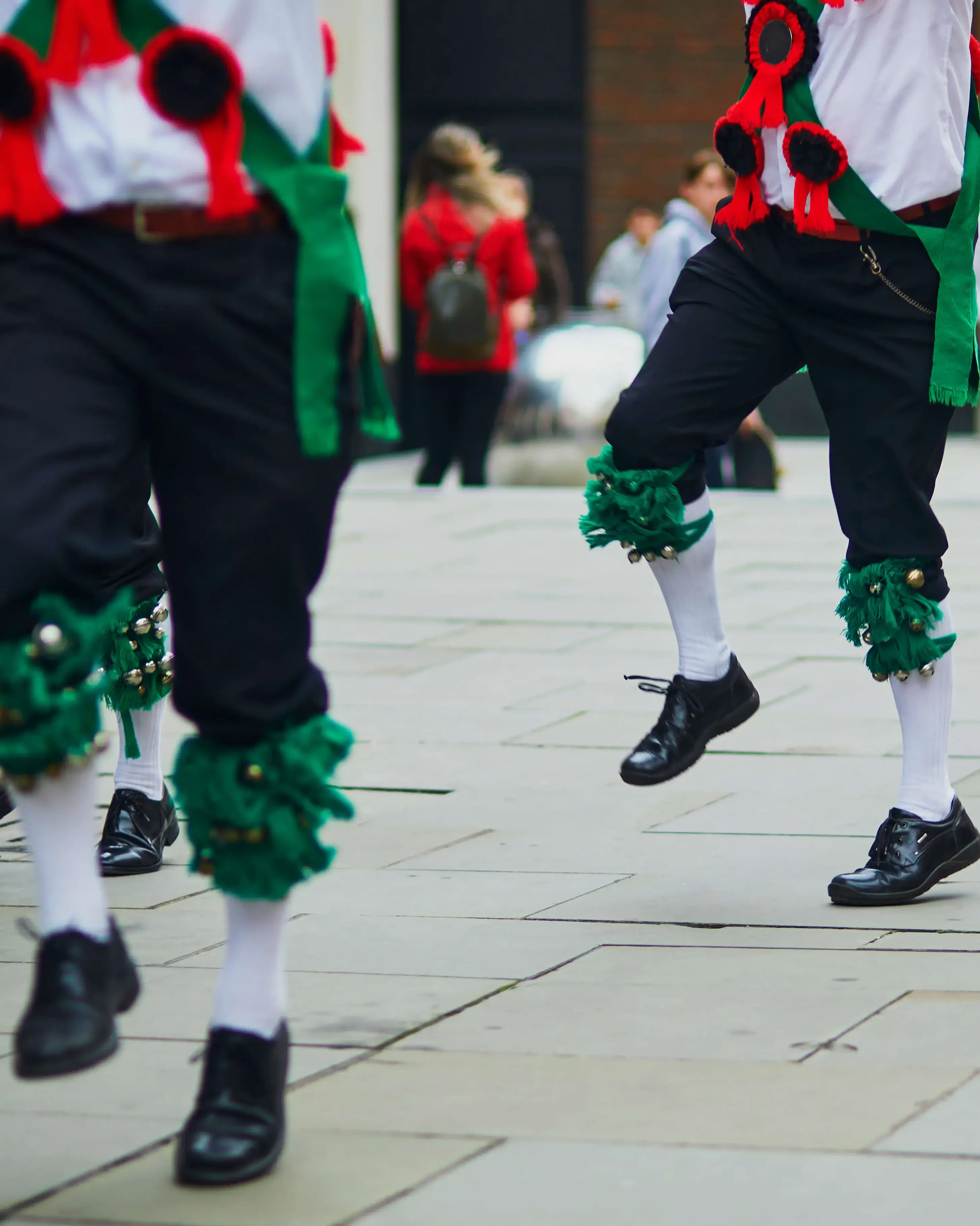 Un grup de persones ballant balls tradicionals celtes.
