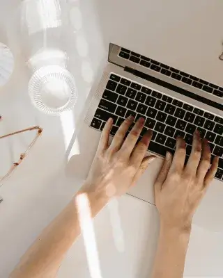 El curs combina coneixements teòrics, exercicis pràctics i aplicació directa a la gestió de la teva associació.