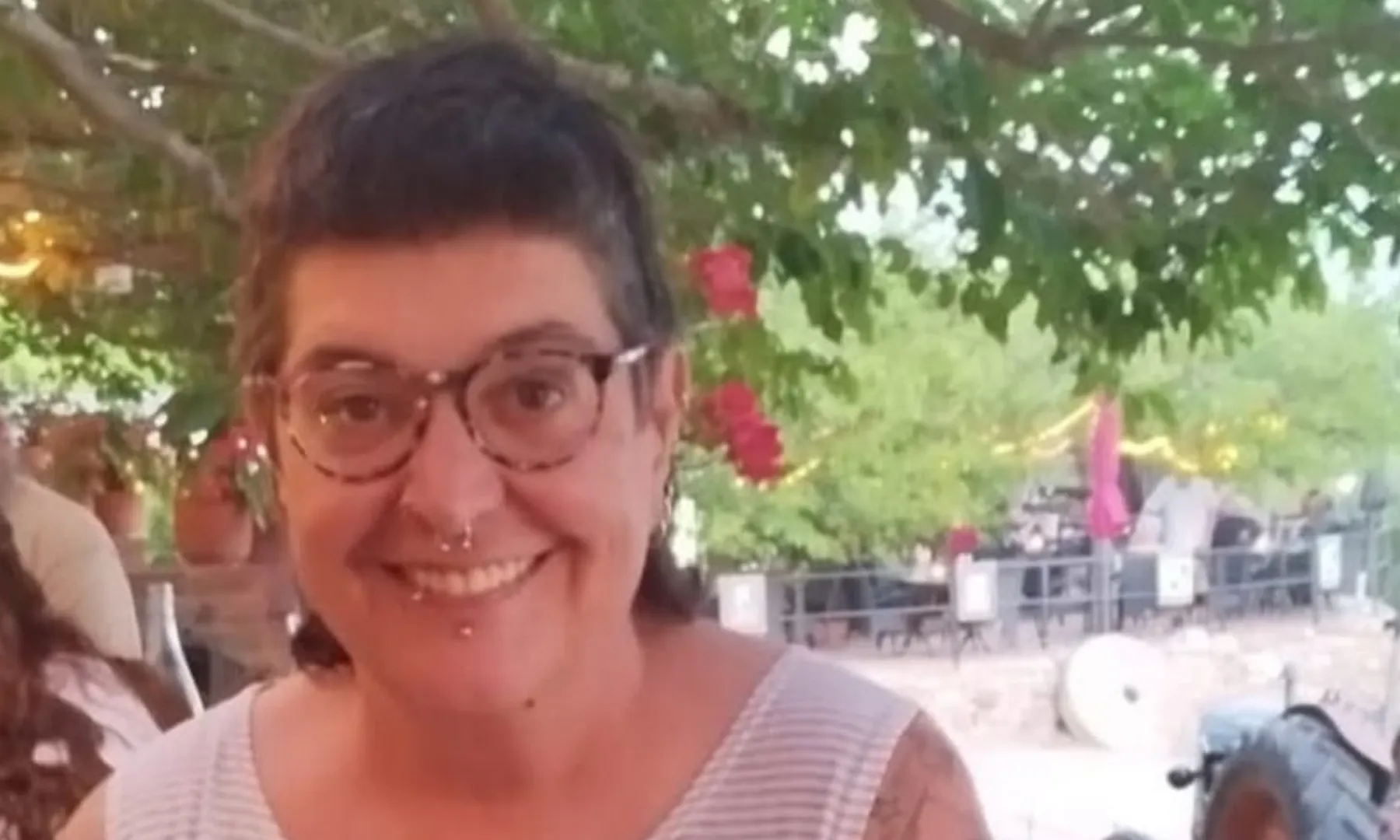 Imatge on veiem una persona amb cabell curt.