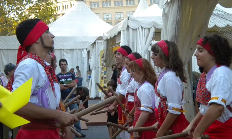 Bastoners actuan durant la Diada de la Mercè