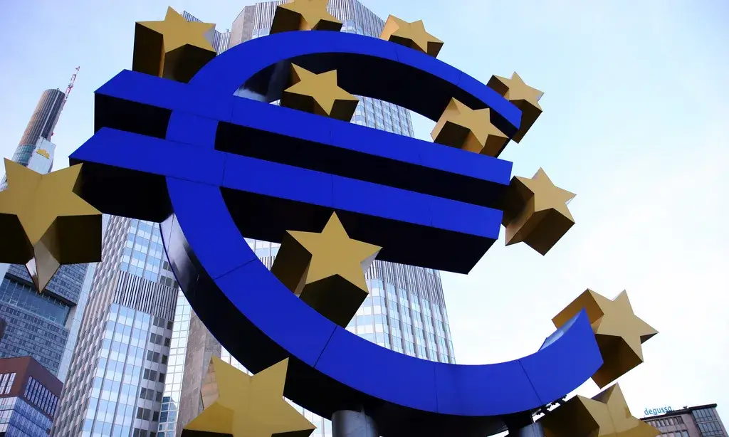 Monument a l'euro. Font: saikofish (Flickr)