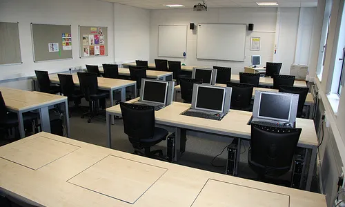 Aula amb ordinadors. Galeria de James F Clay a Flickr.