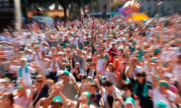 Flash Mob "Mou-te pel Voluntariat" - Plaça Catalunya, 25 setembre de 2011