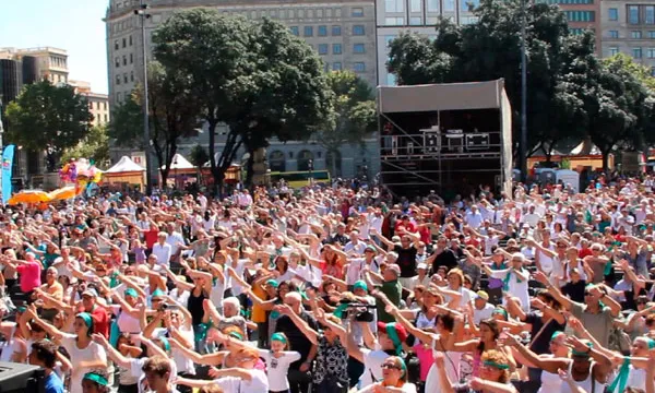 Flash Mob "Mou-te pel Voluntariat" - Plaça Catalunya, 25 setembre de 2011