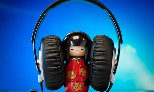 Imatge d'una nina amb auriculars per Josh Liba