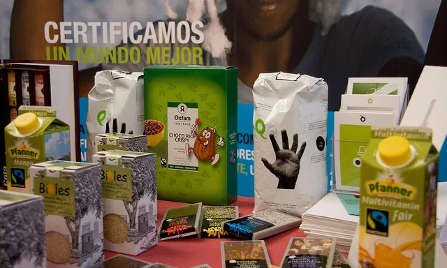Productes de comerç just. Imatge CC flickr.com/photos/imagenenaccion/6424144867/