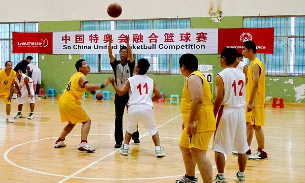 Fotografia de partit de bàsquet Special Olympics a la Xina