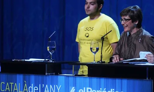 Alsina, acompanyada de 10 membres d’oenagés, va recollir el guardó (ELPERIÒDICO)