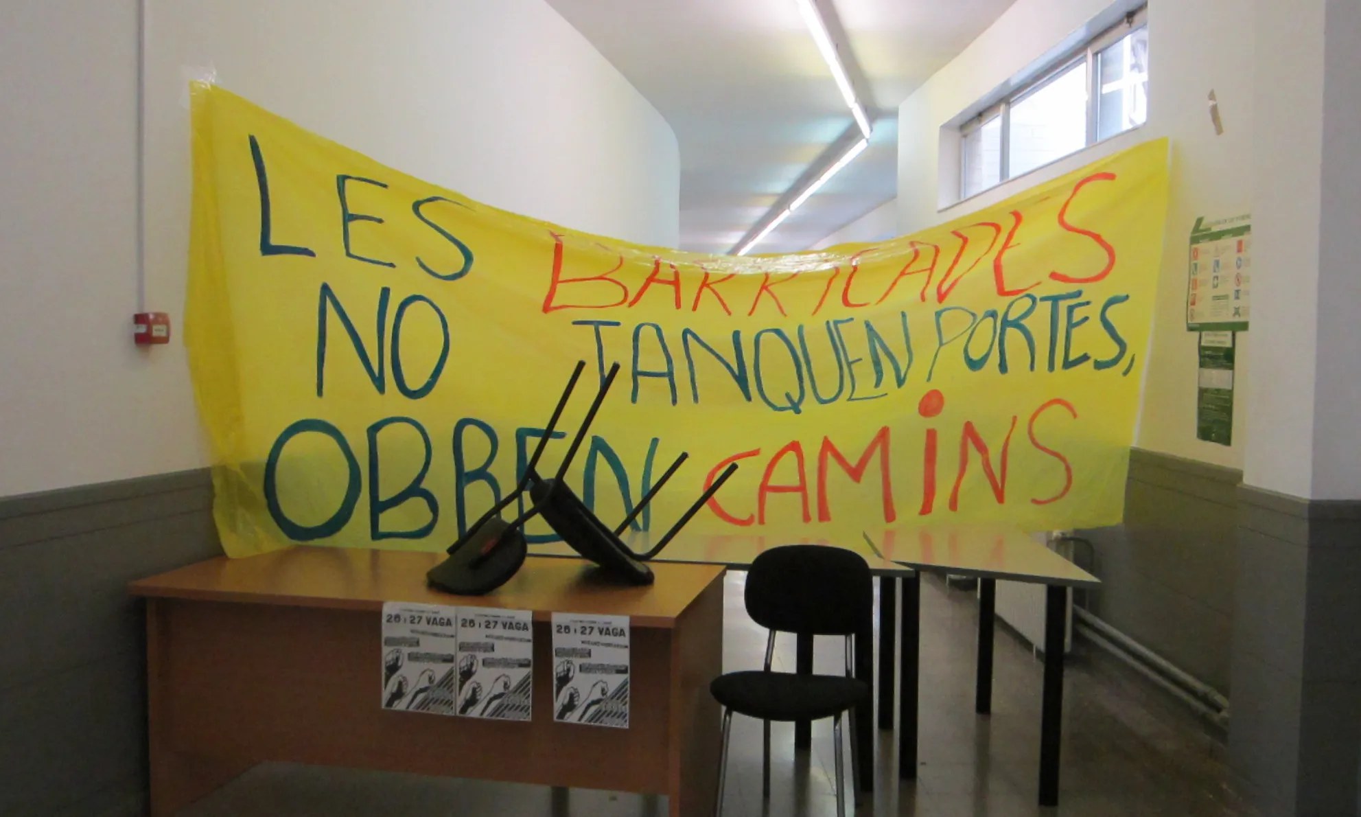 Pancarta de la facultat de Psicologia de la UAB