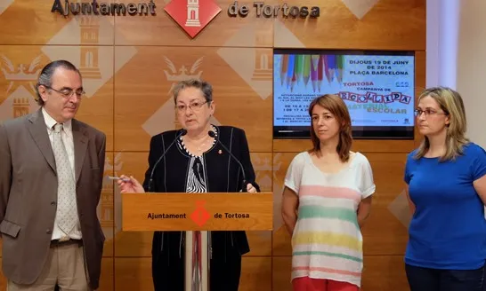 Anunci de la campanya de recollida de material escolar a Tortosa.