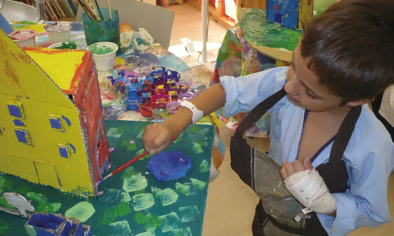 Infant que participa al projecte Tiretades (Font: La Roda)