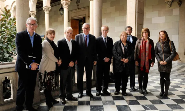Membres de la UB i Creu Roja, el dia de la signatura del conveni (Font: UB)