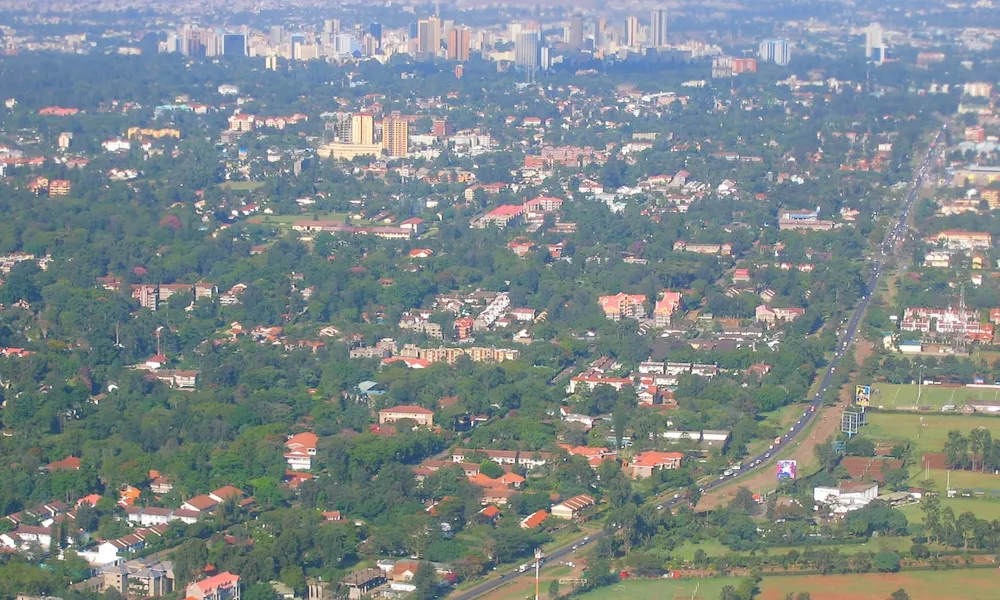 Vista aèria de Nairobi, ciutat on se situa la sèrie. Font: wikipedia.