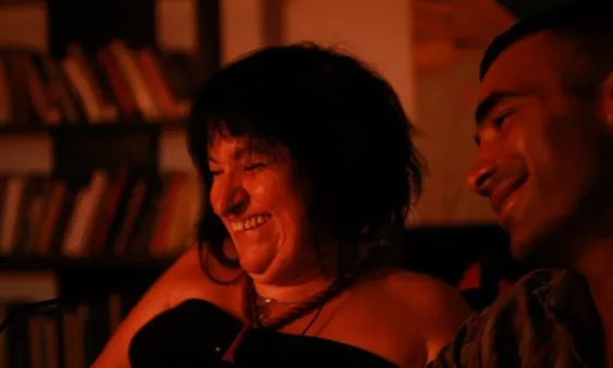 Míriam i Pama, en una imatge del documental 