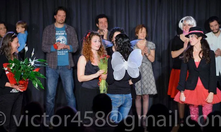 Foto d'una altra edició del cabaret solidari d'Aadas. Font: Facebook Aadas