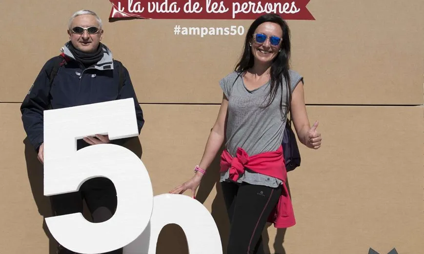Ja es pot deixar una felicitació mitjançant una piulada al Twitter amb el hashtag #ampans50 Font: Ampans