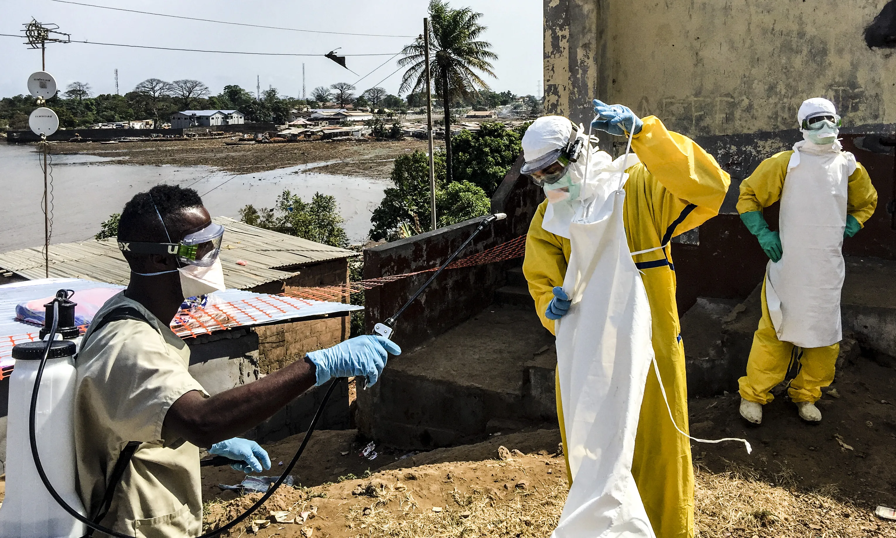 Desinfecció de barris marginals de Freetown, Sierra Leone (Font: MSF)