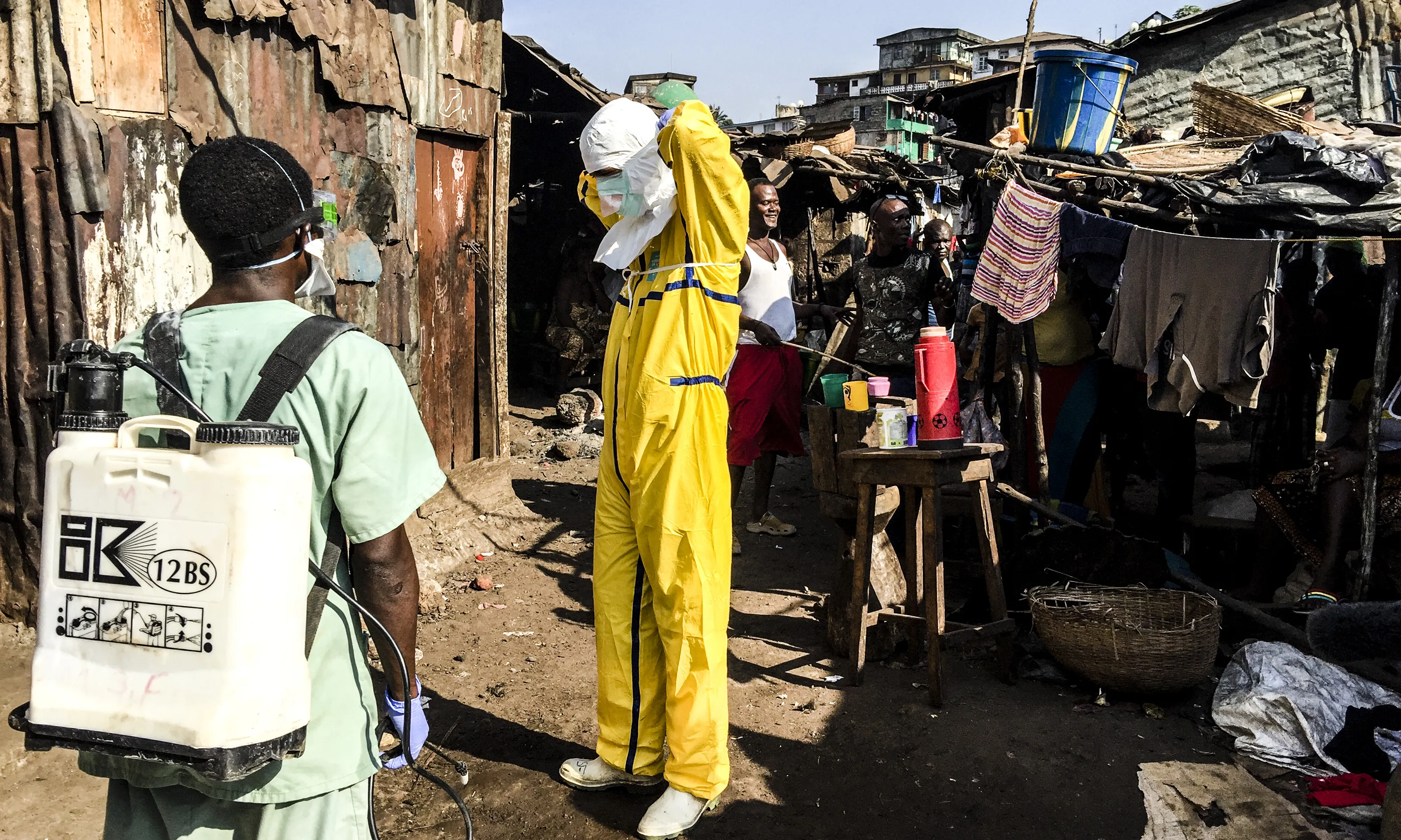 Desinfecció de barris marginals de Freetown, Sierra Leone (Font: MSF)