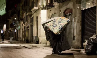 El programa va dirigit a persones soles majors d’edat, amb llarga trajectòria de vida al carrer