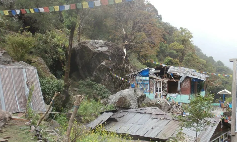 Destrosses a les cases de Langtang
