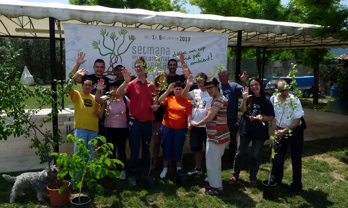 Voluntaris a la riera de Merles amb Adeffa (imatge:xvac)