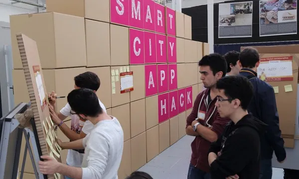 La final del Smart City App Hack es celebrarà el mes d'octubre!