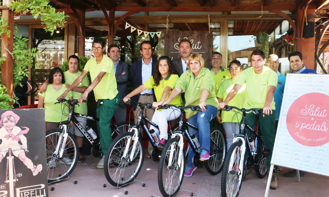 El banc de bicicletes, que estarà ubicat al Garden d’AMPANS, a Santpedor.   Font: Ampans