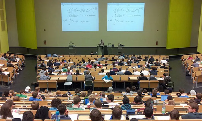 Aula d'una de les universitats públiques de Catalunya. Font: web de la Generalitat