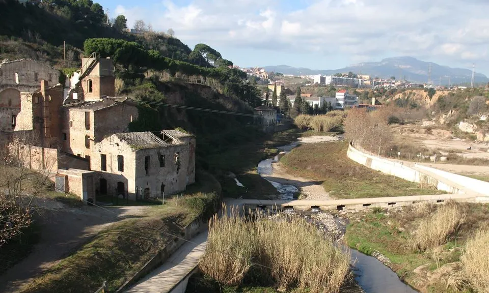 El curs consta de 5 sessions teòriques i 1 sortida al riu (imatge:adenc.cat)