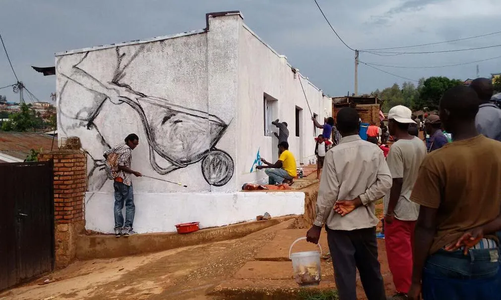 Mural a Ruanda. Font: Kuremba Kurega Kwiga