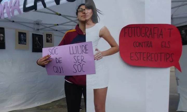 Activitat organitzada pel grup de voluntariat de Salut de la FAS a la UAB per al Dia Internacional de les Dones, amb l'objectiu de difondre una mirada crítica als rols i estereotips de gènere (Font: FAS)