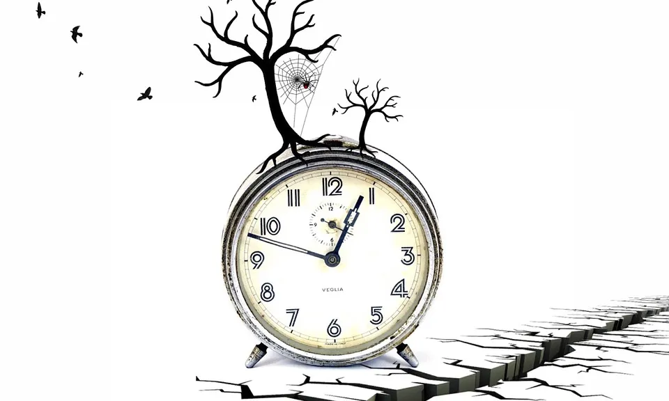 Rellotge a punt de ser soterrat. Font: Pixabay