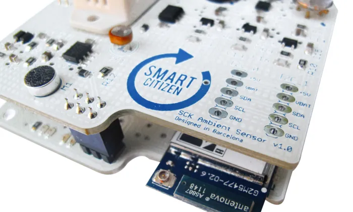 Smartcitizen és un kit de sensors que recull informació mediambiental. 