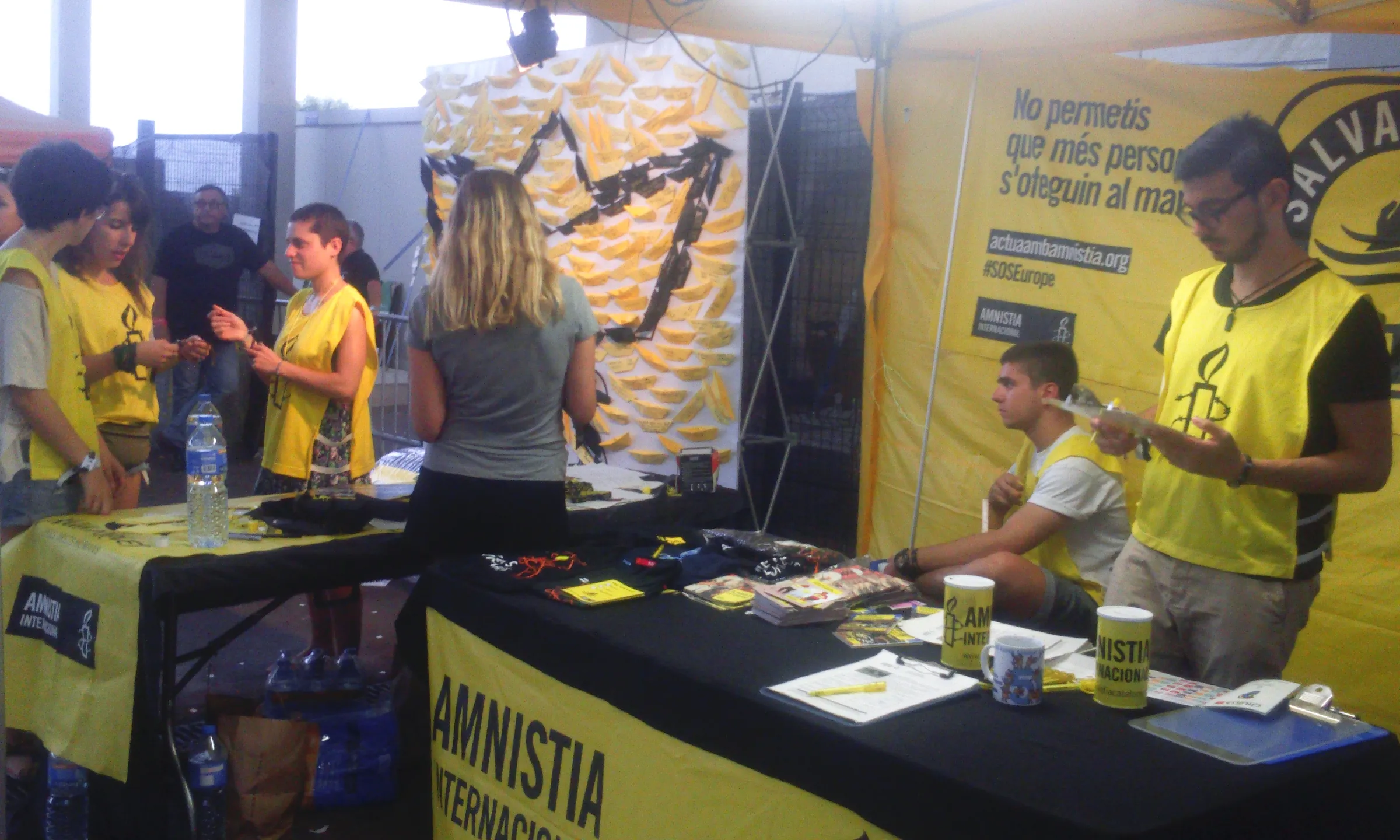 Campanya d'AI al Festival Cruïlla 2015.