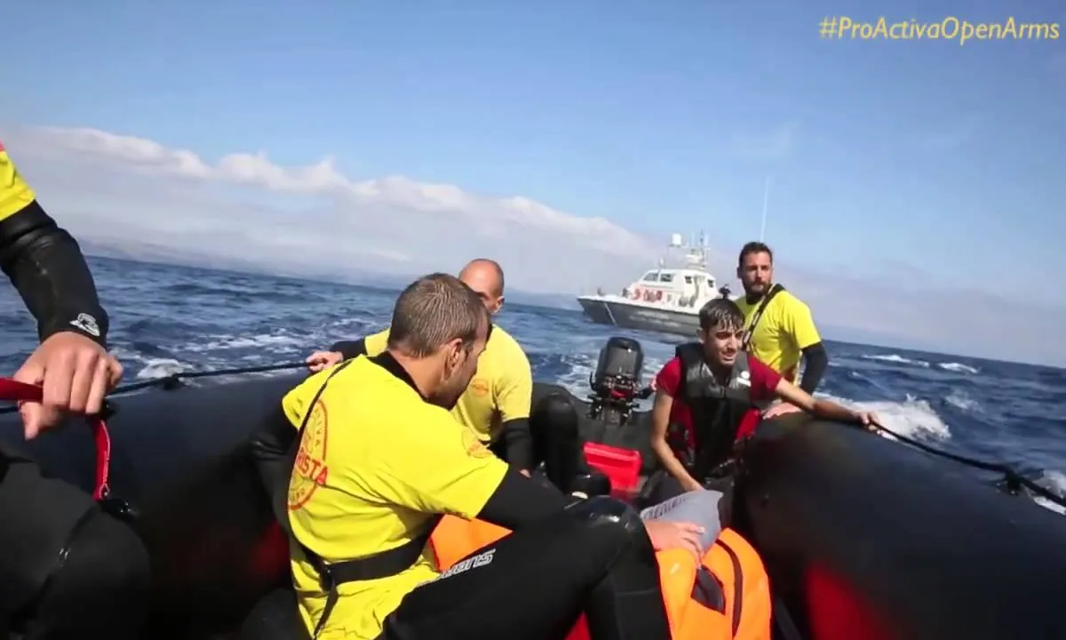 Moment gravat on rescaten persones refugiades. Font: Youtube