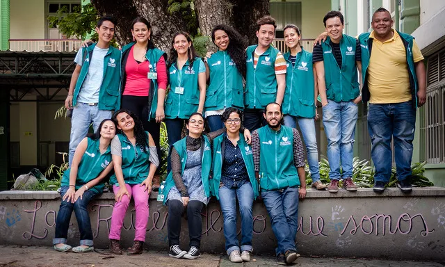 Grup de voluntariat internacional. Font: Flickr, MDE Ciudad Inteligente
