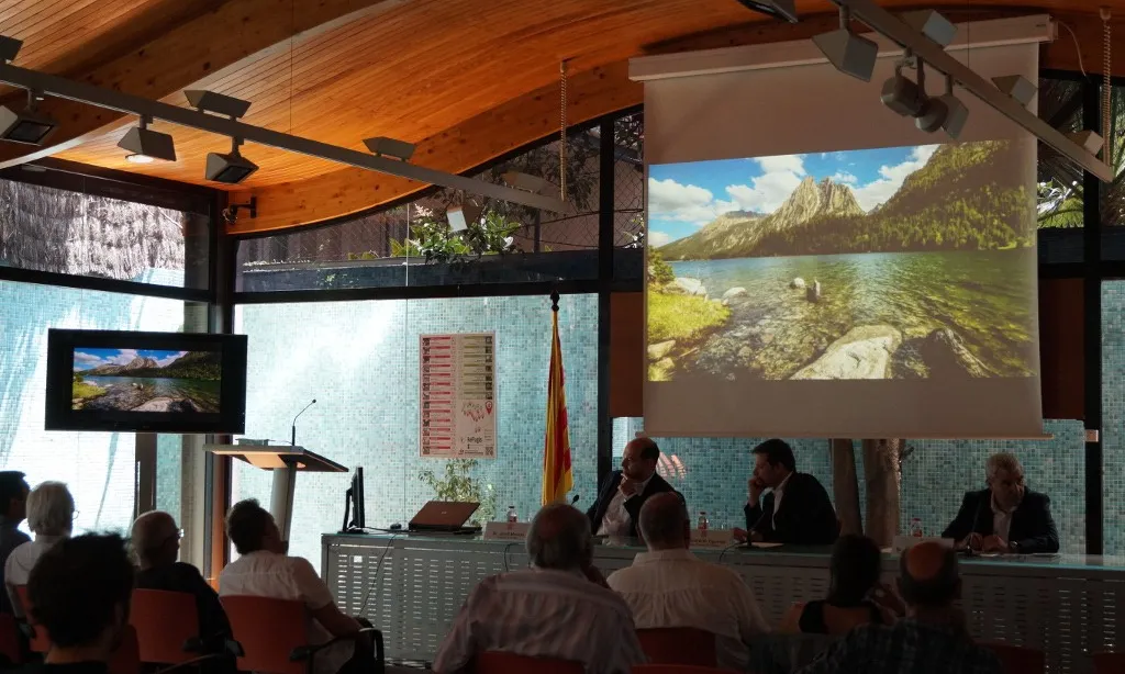 Presentació de l’audiovisual ‘Els refugis de muntanya i el seu entorn. Una visió aèria’ / Font: FEEC