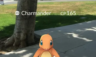El joc tracta d'anar recollint "Pokémons" mitjançant la realitat augmentada del mòbil. 