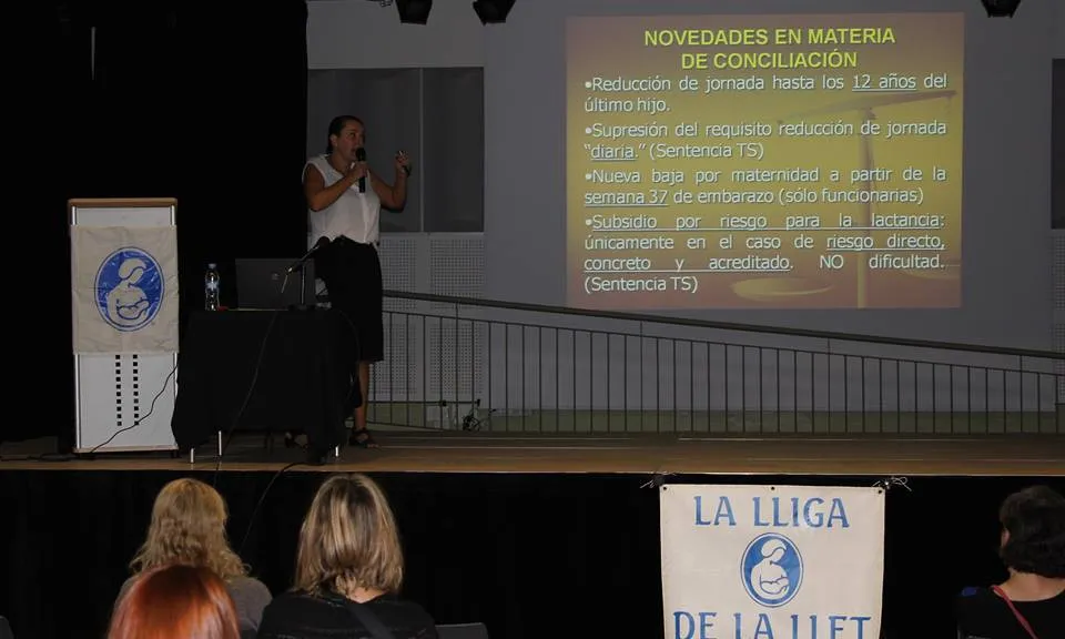 Xerrada sobre drets de les mares treballadores organitzada per la Lliga de la Llet. Font: Lliga de la Llet