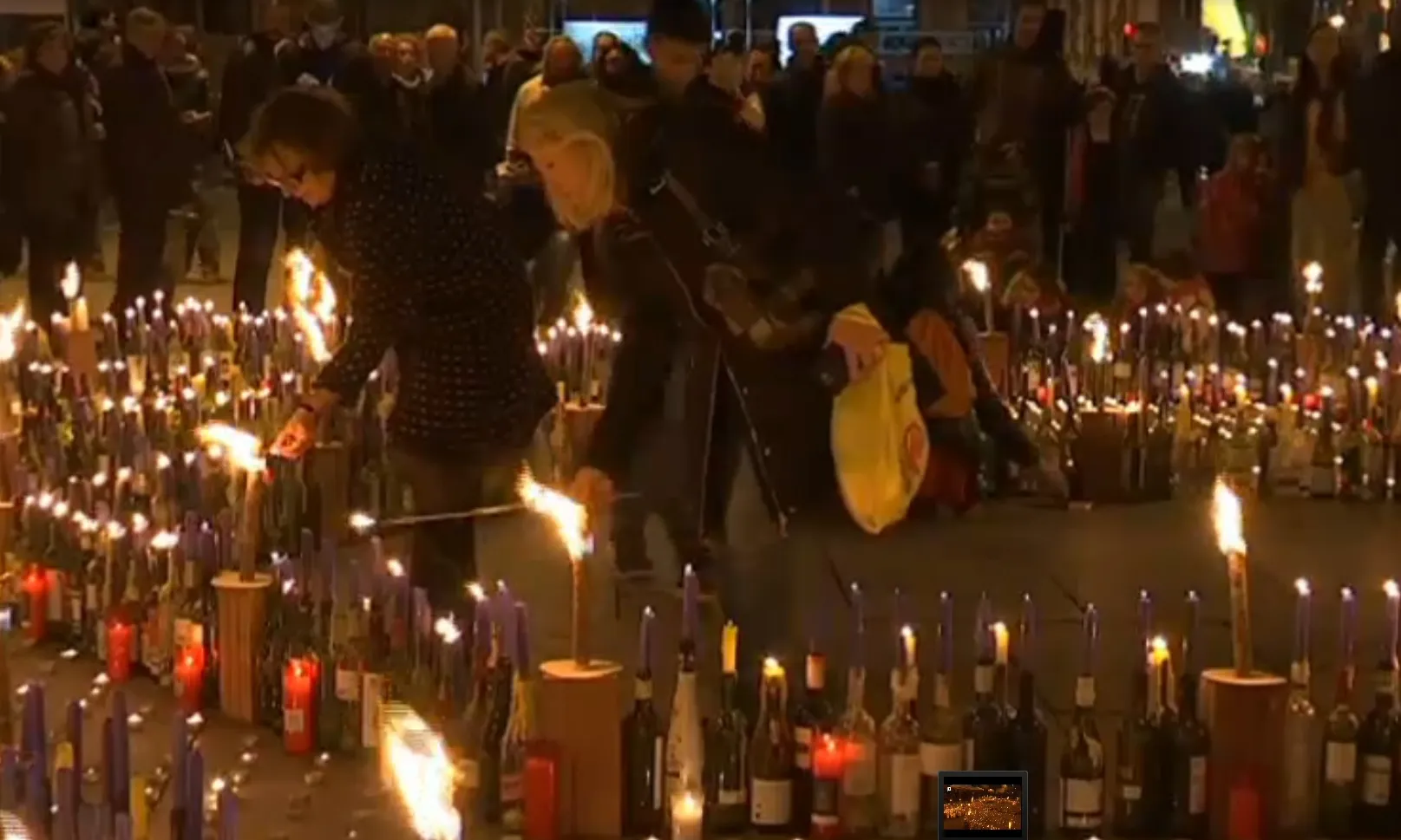 Moment d'encesa de les espelmes. Font: BTV