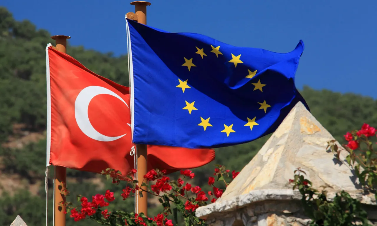 Bandera de la UE i Turquia. Font: PublicDomainPictures