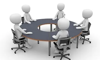 Hem d'identificar i convocar les persones assistents adequades en funció del tema a tractar. Font: Pixabay