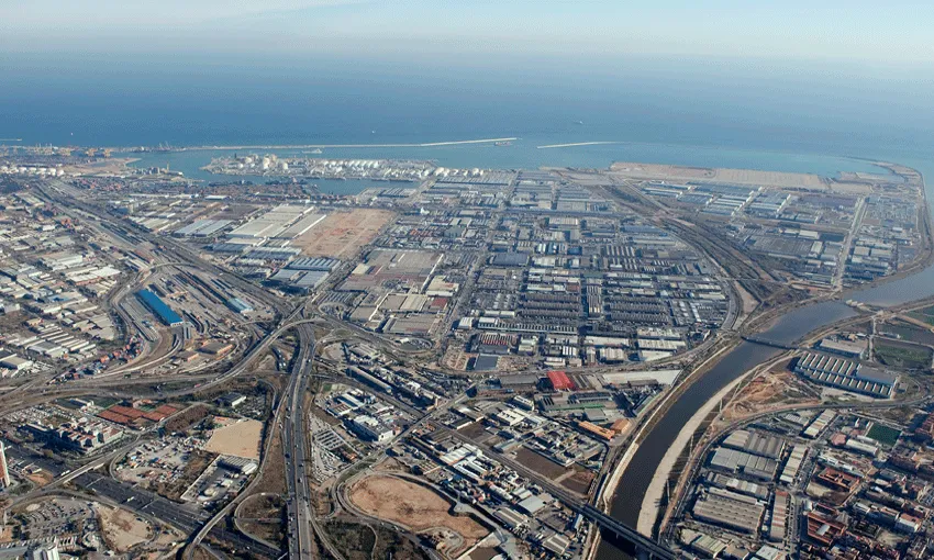 Imatge de la Zona Franca i del sector del LLobregat de la ciutat de Barcelona (imatge: http://gentdelhospitalet.cat)