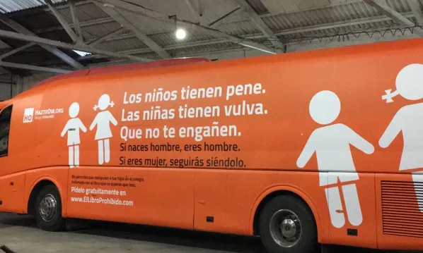 L'autobús havia de passar per Barcelona el divendres 3 de març. Font: Twitter