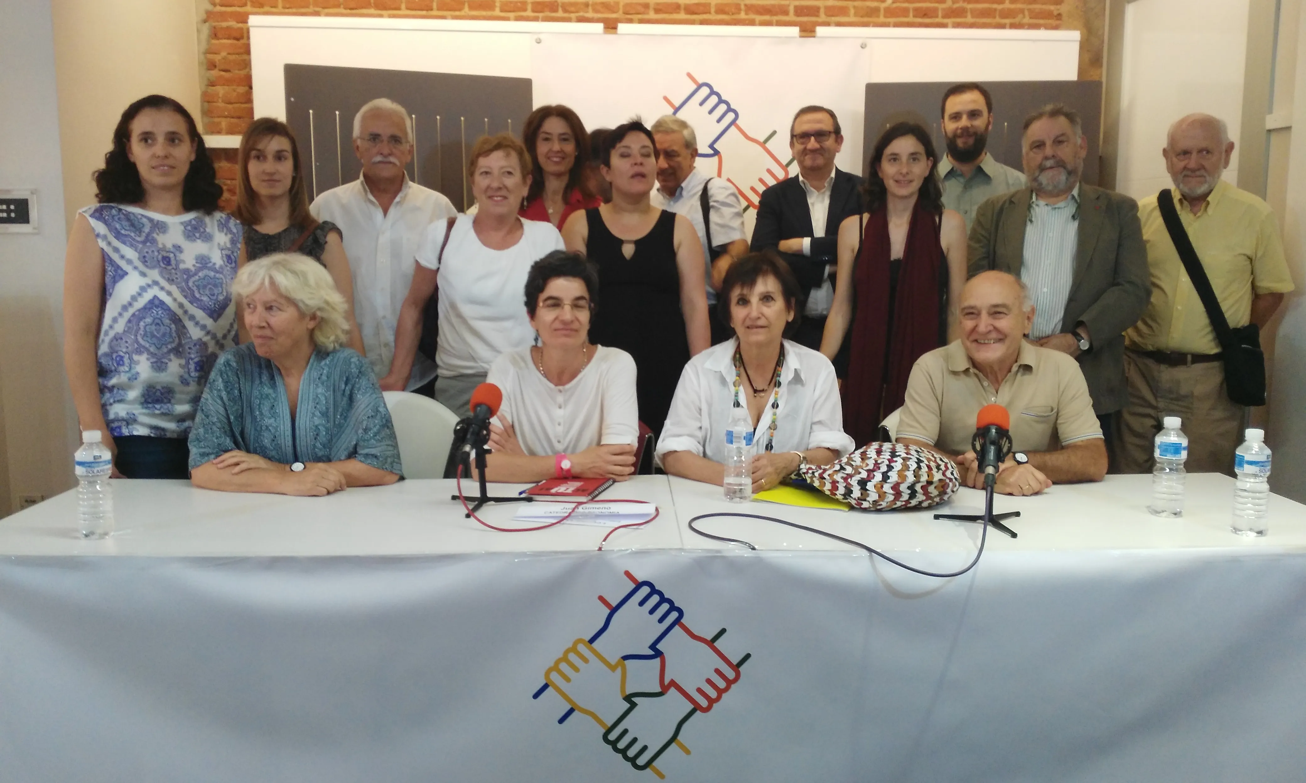 Membres de la Plataforma por la Justicia Fiscal, una de les entitats que fan pressió per impulsar mesures de transparència