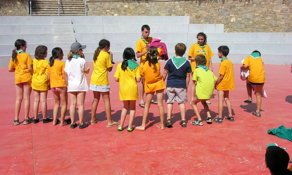 Infants, monitor i monitora en casal d'estiu