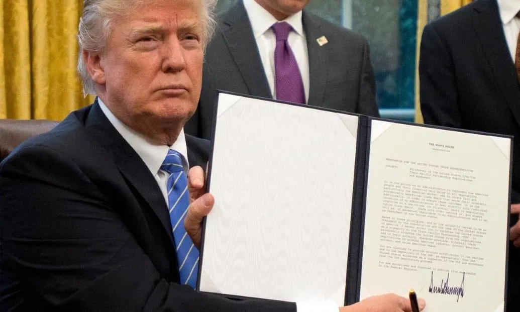 Trump va signar una Llei discriminatòria amb les persones refugiades.