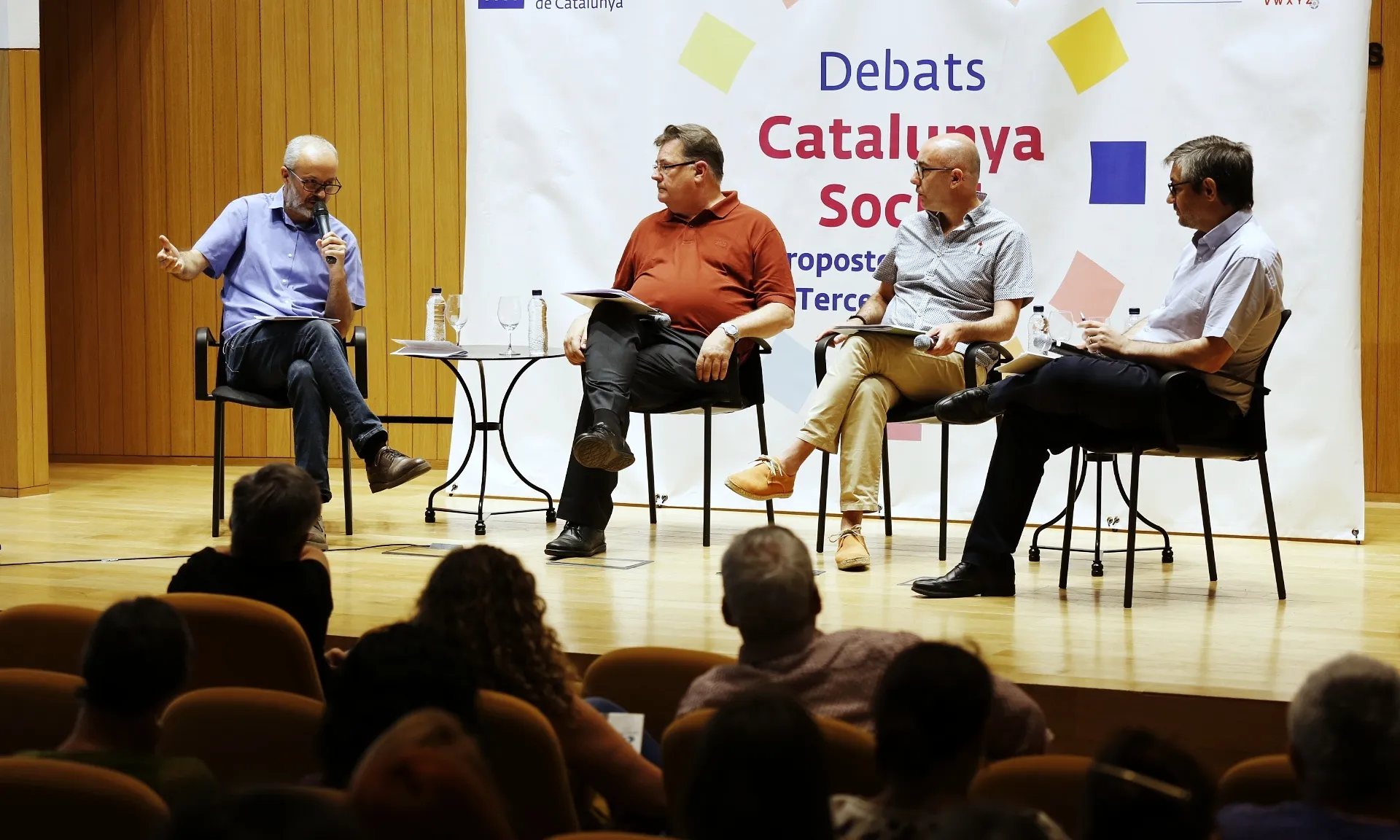 Imatge de la presentació de l'informe "Els habitatges buits dels bancs. Una oportunitat perduda per ampliar el parc de lloguer social?"